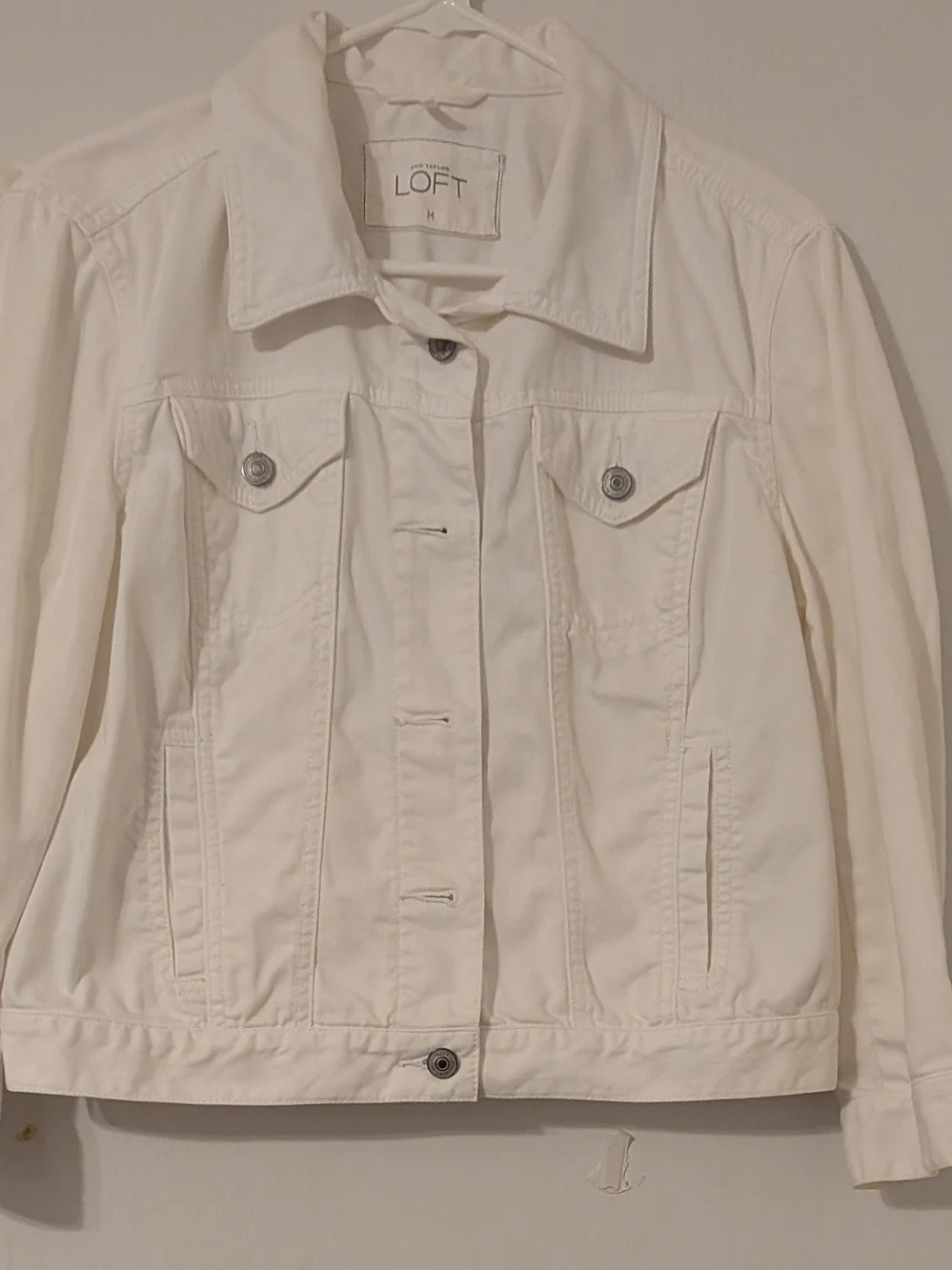 Ann Taylor LOFT White Women’s Trucker Denim Jacket with Button Front Size M
